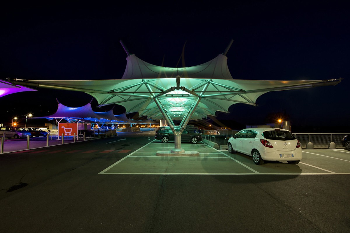 膜結(jié)構(gòu)車棚 膜結(jié)構(gòu)車棚
