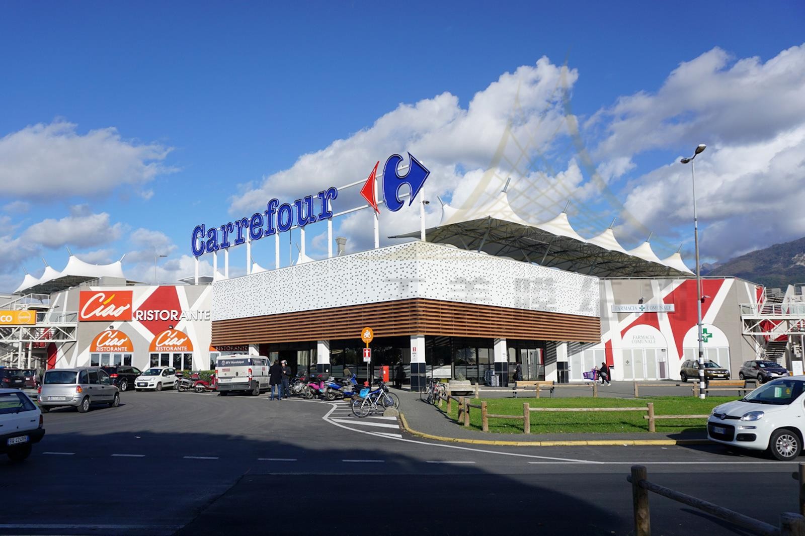 膜結(jié)構(gòu)車棚 膜結(jié)構(gòu)車棚