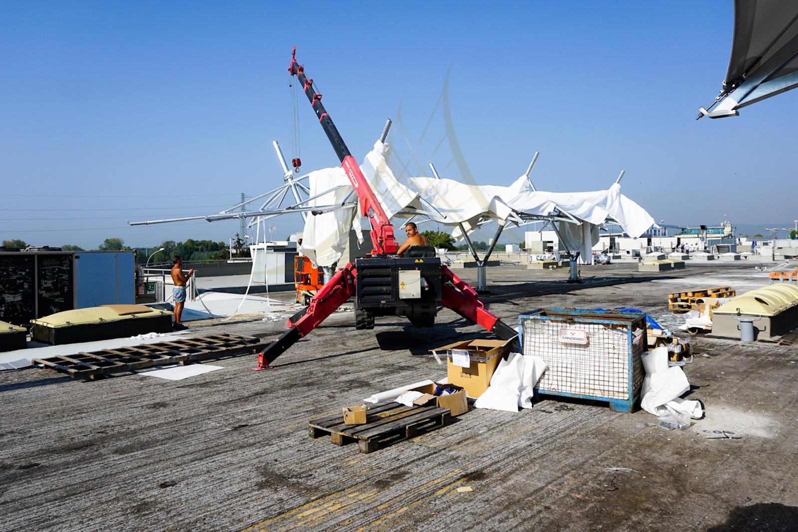 膜結(jié)構(gòu)車棚 膜結(jié)構(gòu)車棚